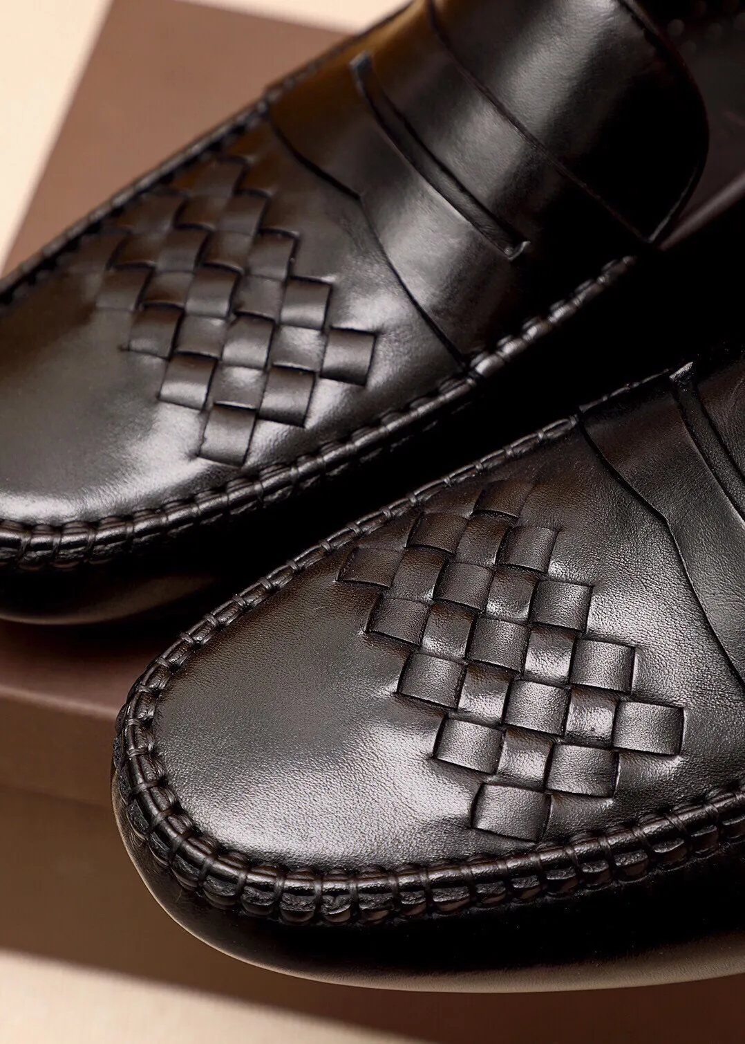 Men's Men's Shoes 💰: 480 💰💐 BV Men's Slip-on Shoes® [BOTTEGA VENETA] Official website counter new model, one-to-one mold opening ⚠Italian calfskin ➕Embossed ➕Cow 🐂 leather lining. Driving slip-ons, available at counters, sizes 38～44 (45🉑️customized)